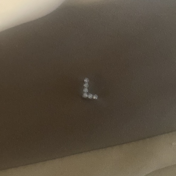 L charm - Picture 2 of 3